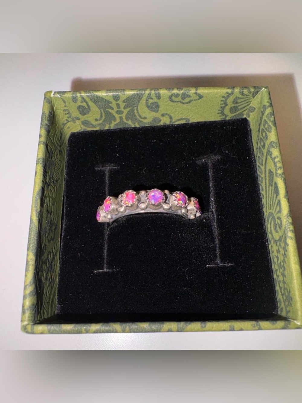 Vintage 925 Sterling Silver Opal Ring with five opals
Sz 8